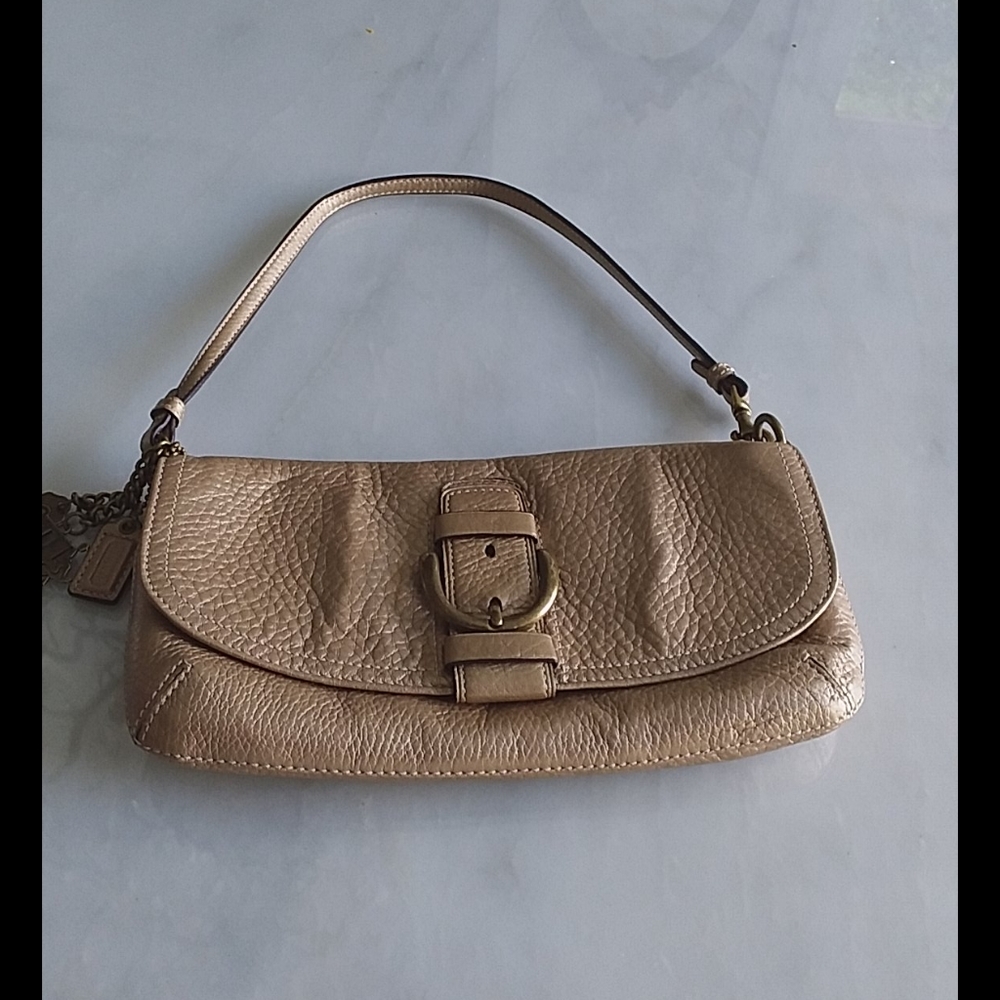 Coach - Picture 5 of 9